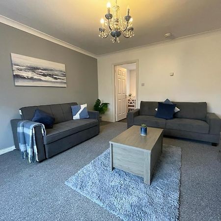 Ferguson House Villa Airdrie Bagian luar foto