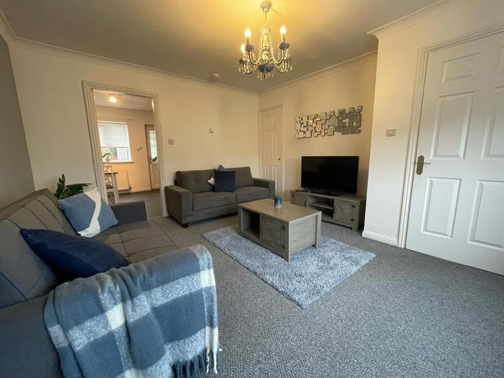Ferguson House Villa Airdrie Bagian luar foto