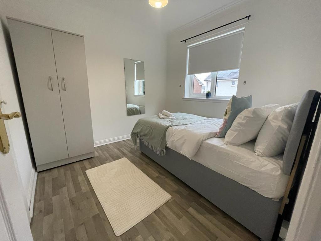 Ferguson House Villa Airdrie Bagian luar foto