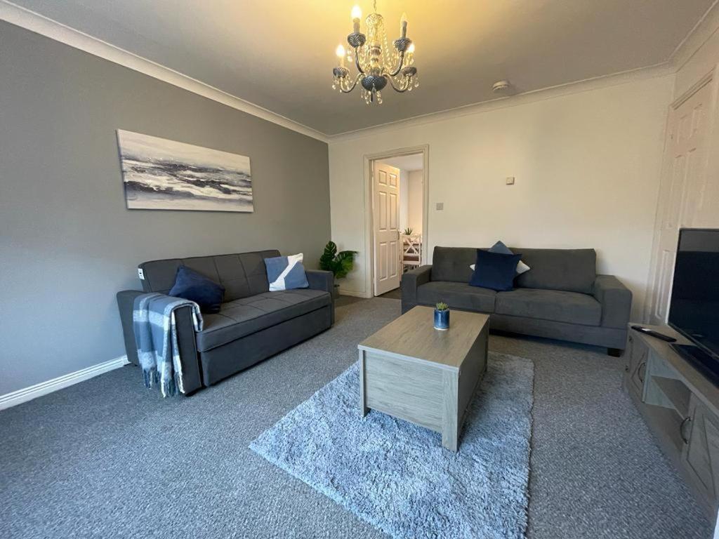Ferguson House Villa Airdrie Bagian luar foto