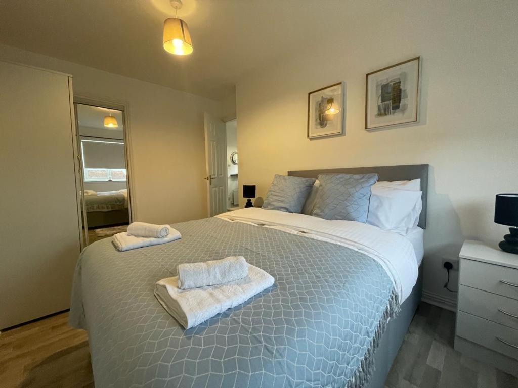 Ferguson House Villa Airdrie Bagian luar foto